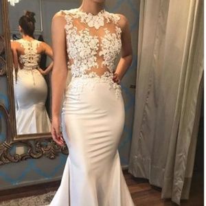 Trumpet/Mermaid Sleeveless Scoop Court Train Applique Satin Wedding Dresses